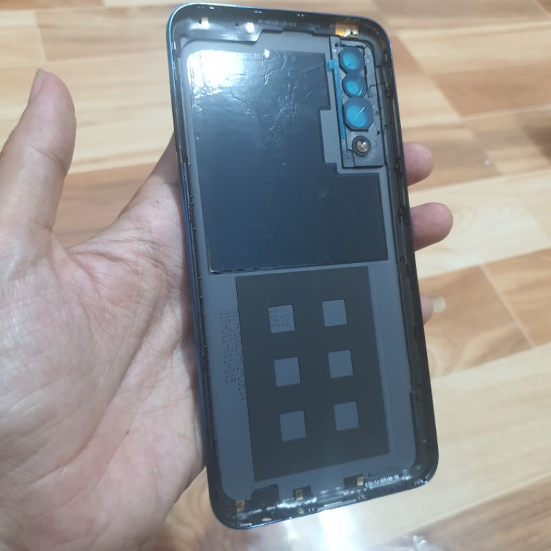 Nắp lưng vsmart live có vòng kính camera sau