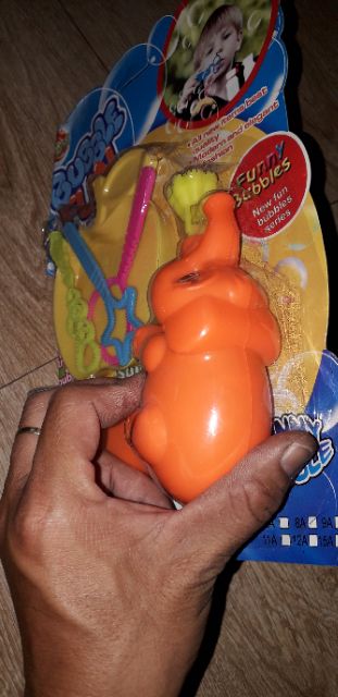 Đồ chơi thổi bông bóng xà bông bằng cơ rất đẹp