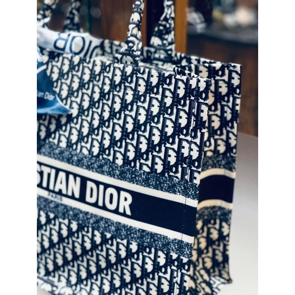 TÚI D.IOR SIZE 40 CÓ KHÓA KÉO