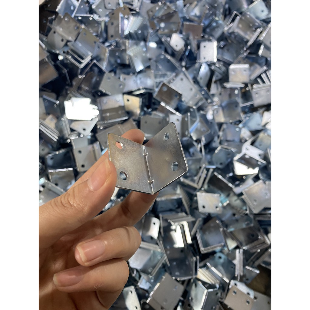 100 cái -Pát sắt bốn lỗ 33x27x1.2mm, kẽm trắng P3530