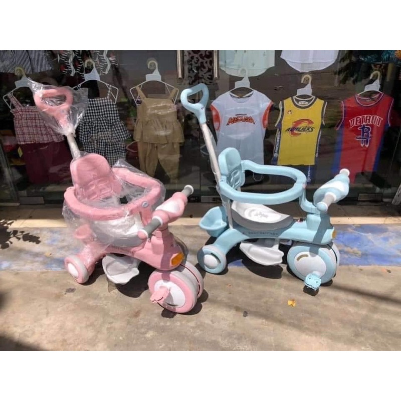 Xe đẩy 3 bánh có cần đẩy cho bé