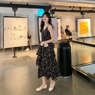 Đầm hai dây xếp tầng