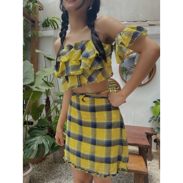 Set áo tầng crop trễ vai kèm chân váy bèo buộc dây Sunny Set