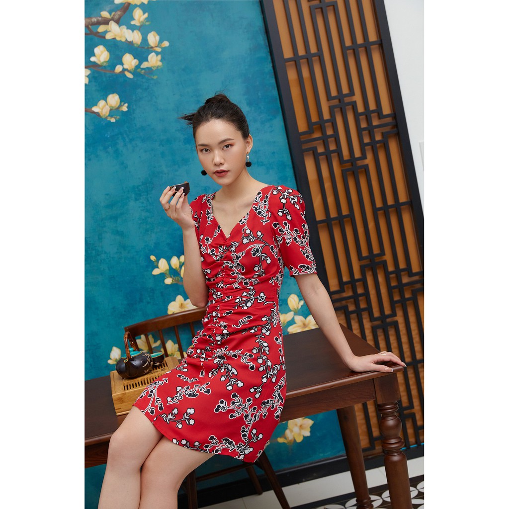 Đầm Hoa Đỏ Khoét Lưng EDINI - D1349 | BigBuy360 - bigbuy360.vn