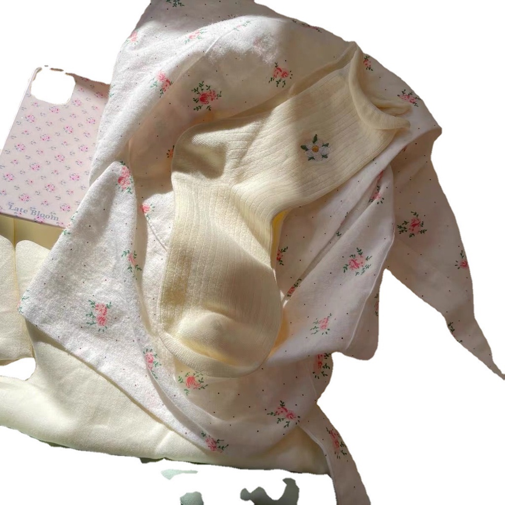 Vớ Ống Màu Trắng Sữa Mềm Mại Họa Tiết Gấu Hoạt Hình Dễ Thương Cho Nữ