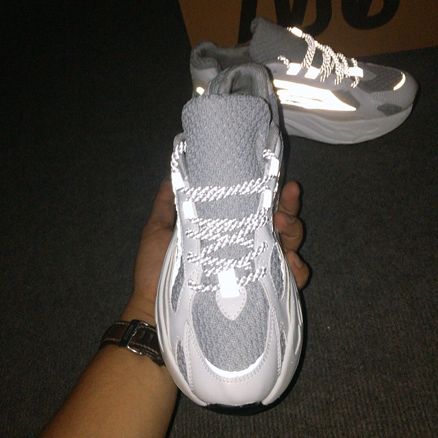 [ QUÀ TẶNG 100k dây phản quang ,hộp ,tất,lọ tẩy ]giày thể thao yz700 nam nữ | BigBuy360 - bigbuy360.vn