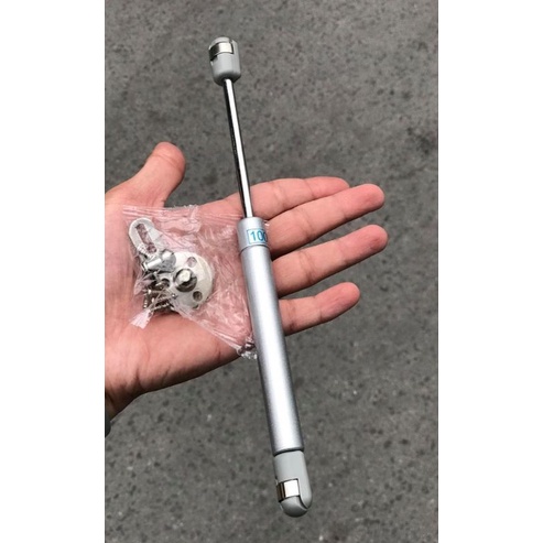 Pen nâng yên xe máy
