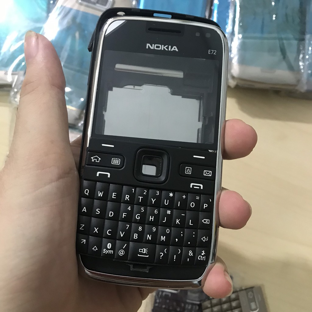 Vỏ Nokia E72 loại đẹp Kín Khít chuẩn Zin gồm Phím + nút âm lượng