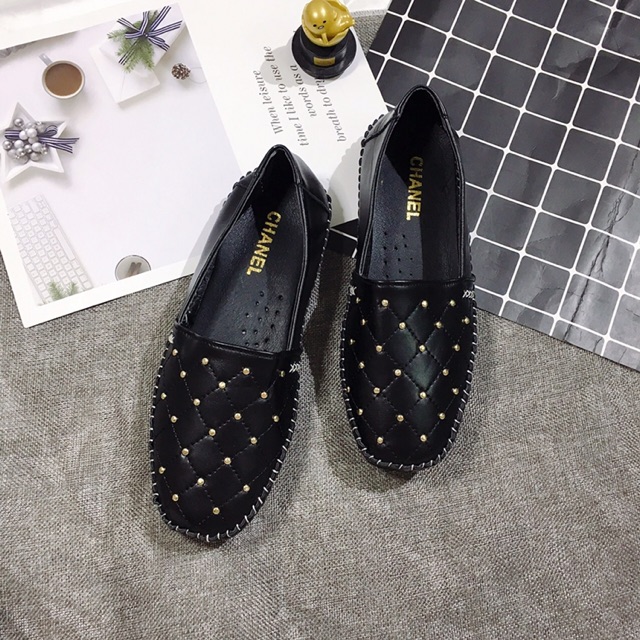 [Bán sỉ lẻ giày dép] Giày slip on nữ đế dẻo Cn đinh tán da mịn cực êm chân -Free ship đơn 50k