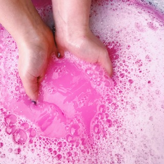 Bánh tạo bọt tắm The Comforter bubble bar