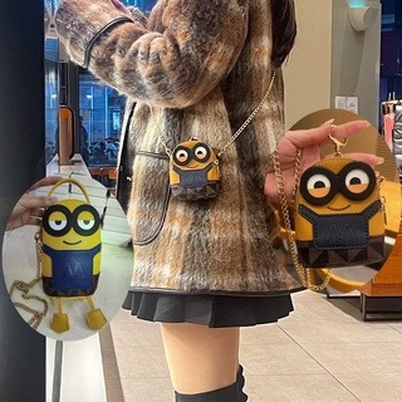 Móc Khóa Hình Minion Đeo Túi Xách Bằng Lụa Sáng Tạo Cho Nữ