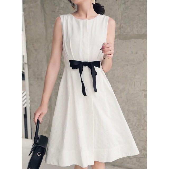 Đầm trắng nơ đen