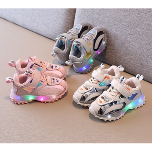 Giày thể thao đèn LED đế gai cho bé trai bé gái từ 1 tuổi đến 5 tuổi . Richkidsstore2021