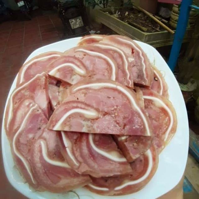 Giò bê (giò me cuốn tai)