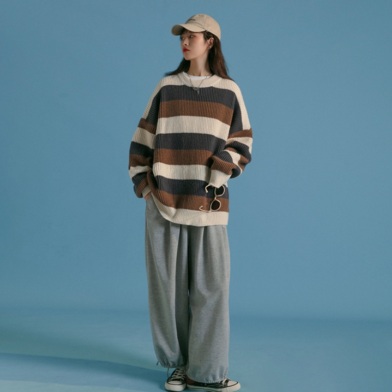 ✦ AFFLIGA ✦Áo len cổ tròn dáng rộng họa tiết kẻ sọc màu sắc vintage thời trang thu đông cho nam