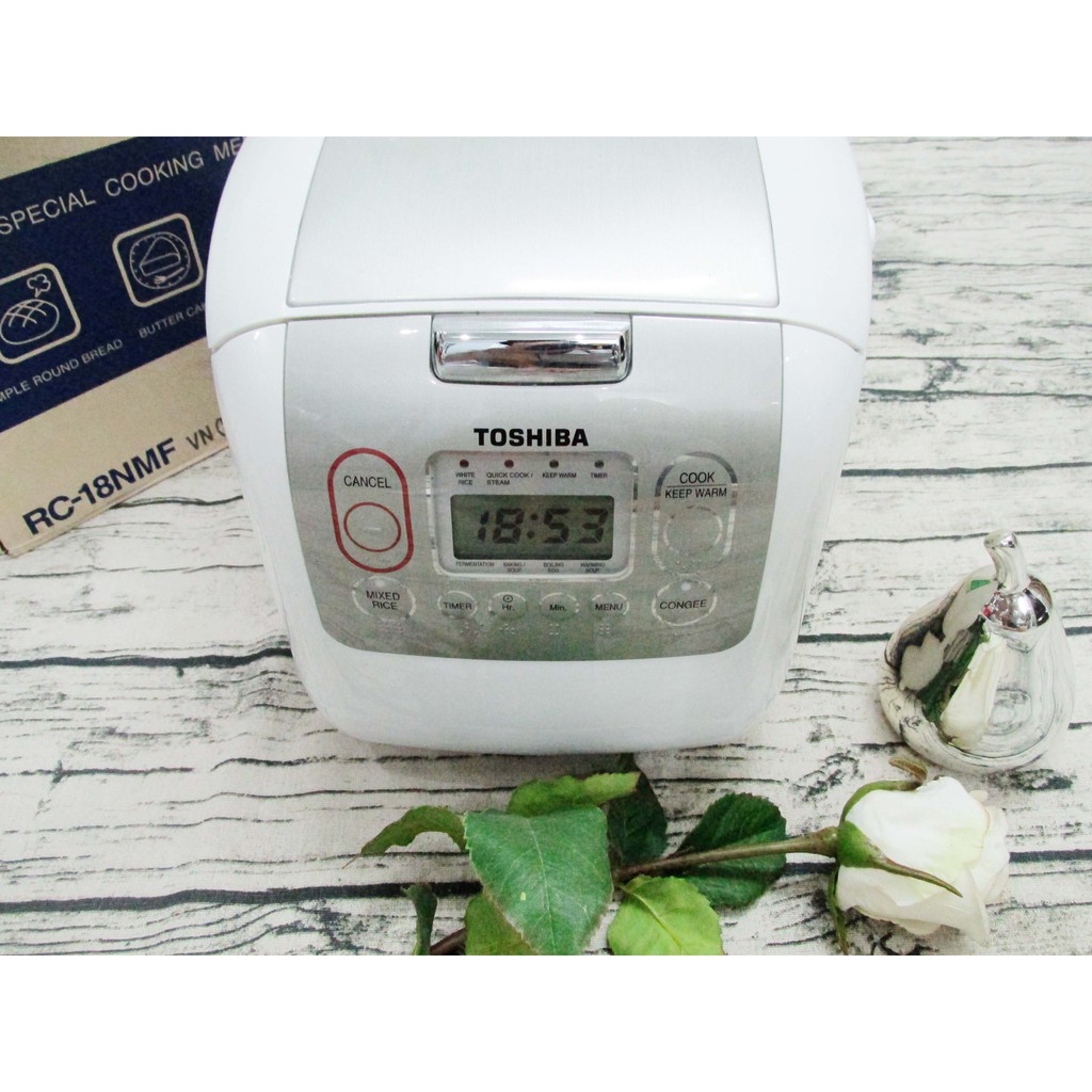 Nồi cơm điện tử Toshiba 1.8 lít RC-18NMFVN lòng dày 4mm, made in Thailand