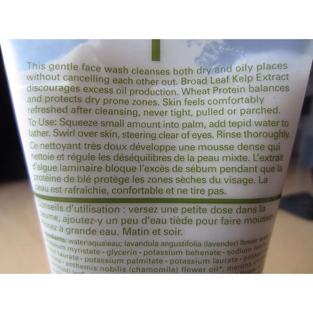 Sữa rửa mặt Origins Checks and Balances Frothy Face Wash.