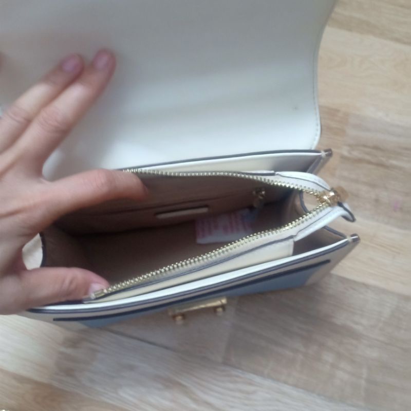 Pass túi như hình