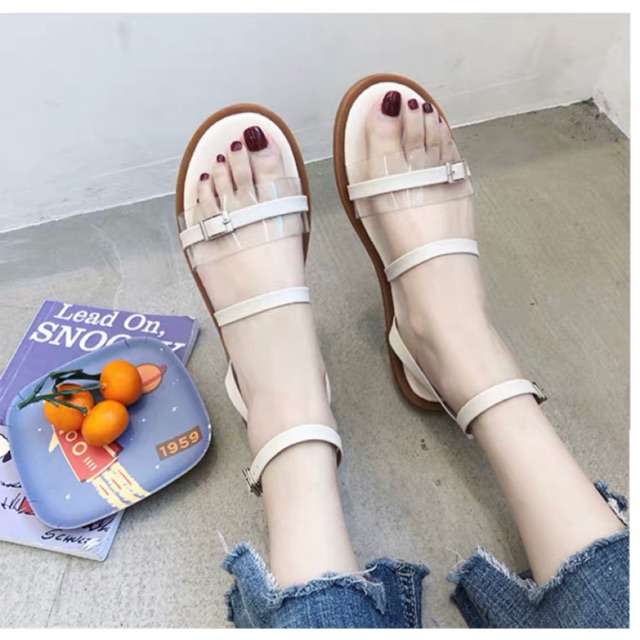 Sandal bệt quai trong