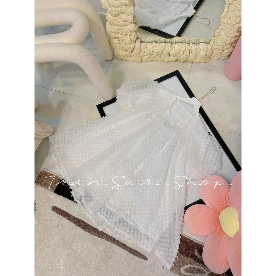 Đầm babydoll trắng hoa nổi tay bồng VIBED
