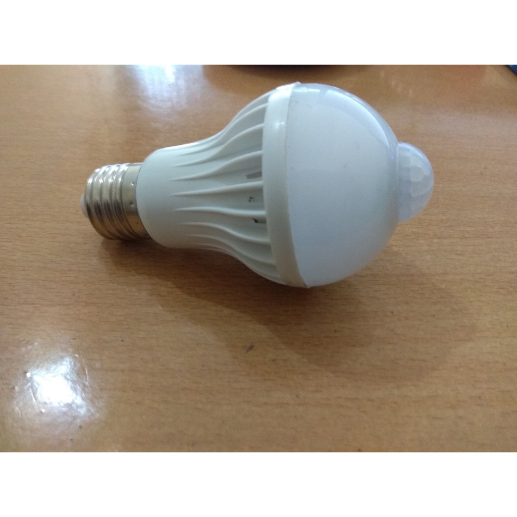 Bóng Đèn Led Cảm Ứng Hồng Ngoại 5W sáng trắng