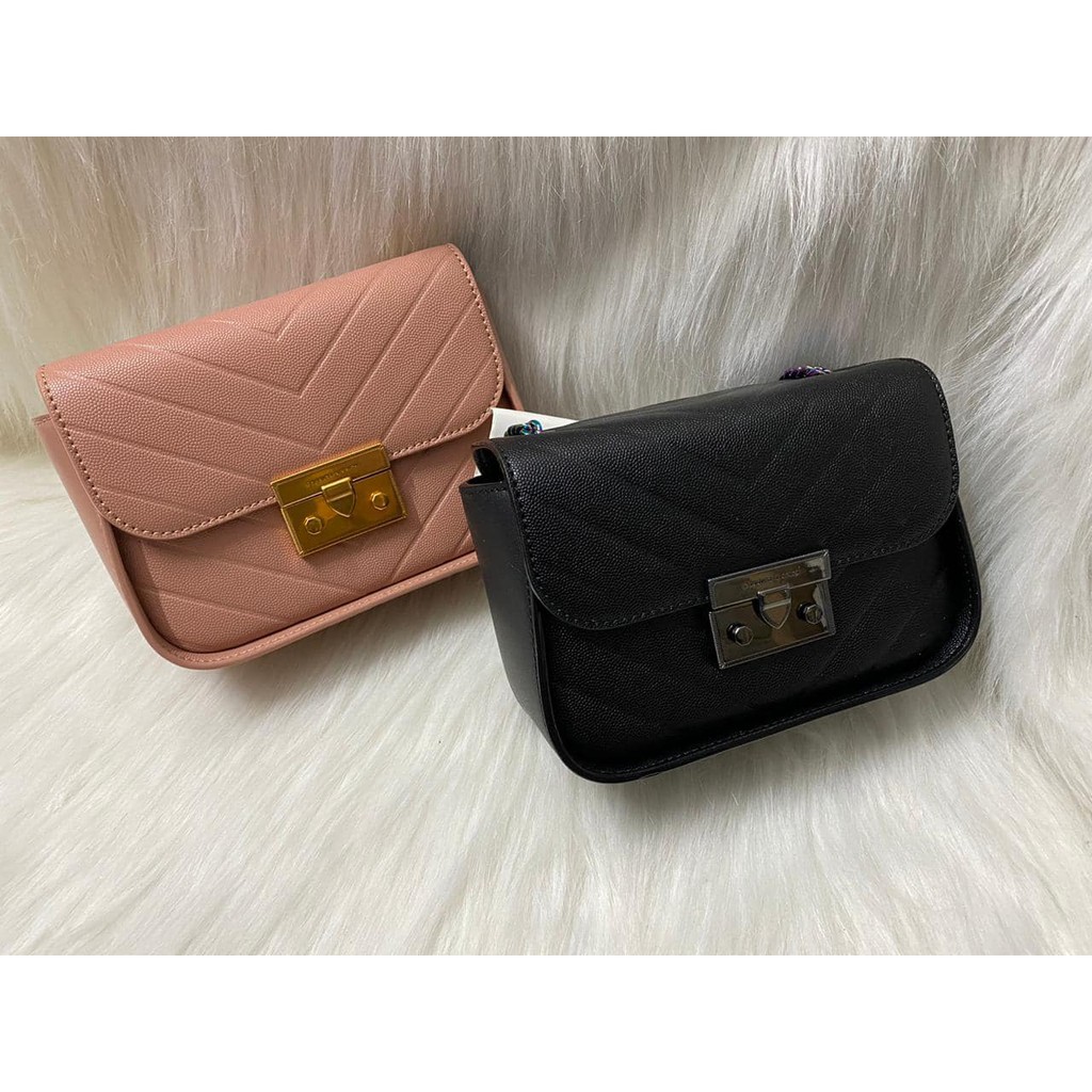 Auth - Túi CNK (Charles & Keith) hồng vợt sale