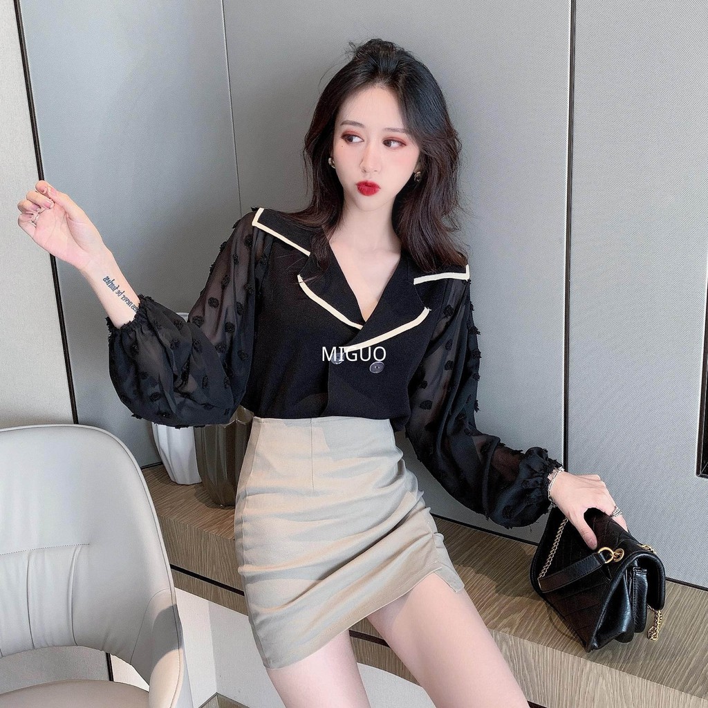 Áo croptop cổ V phối nút phong cách Hàn Quốc