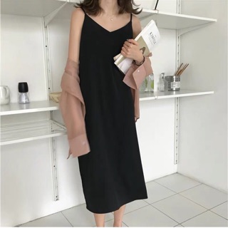 Váy hai dây đen dáng suông