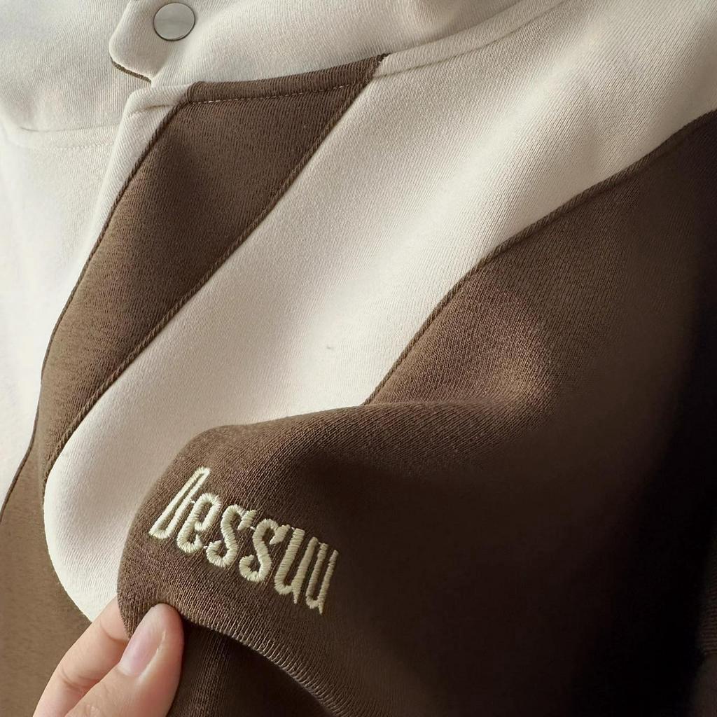 Áo khoác hoodie DESSUU nỉ bông dày dặn nút bấm nâu phối kem form rộng unisex nam nữ - Toki Store