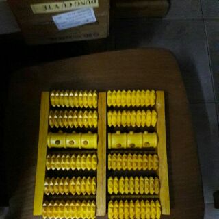 Bàn gỗ lăn chân matxa lưu thông khí huyết