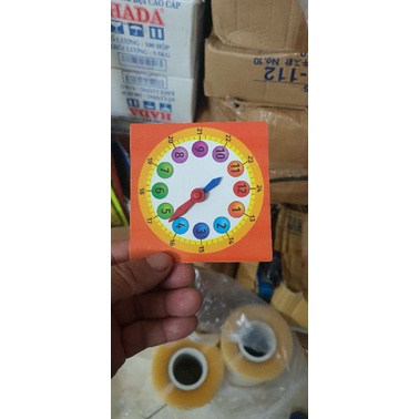 2 chiếc Mô hình đồng hồ của các bé.