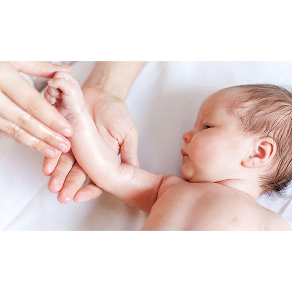 Dầu massage cho trẻ sơ sinh Johnson Baby 50ml - 200ml