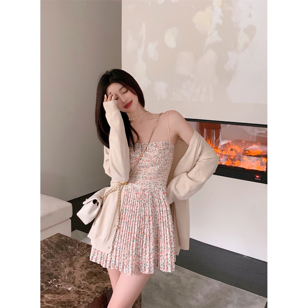 Set váy hoa xếp ly hai dây + áo khoác cardigan kiểu hàn