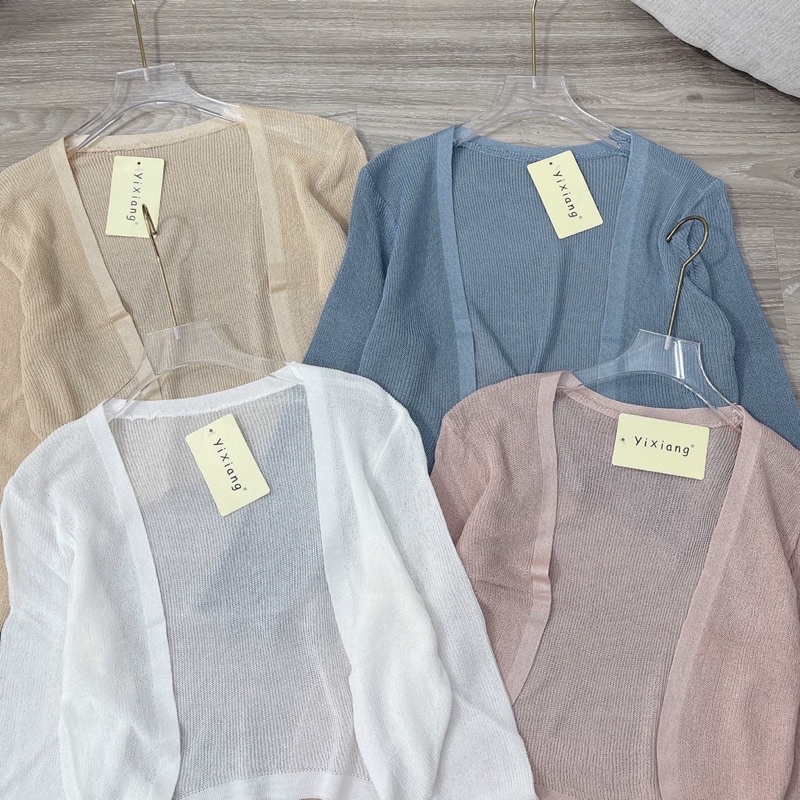 Mã giảm giá hàng có sẵn áo khoác cardigan mỏng mix đầm dáng lửng.