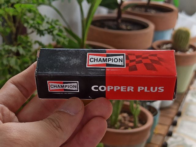 Bugi Champion Z9Y made indonesia (chân ngắn 10mm)