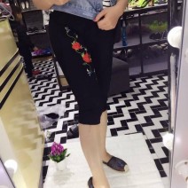 Quần legging ngố thêu hoa