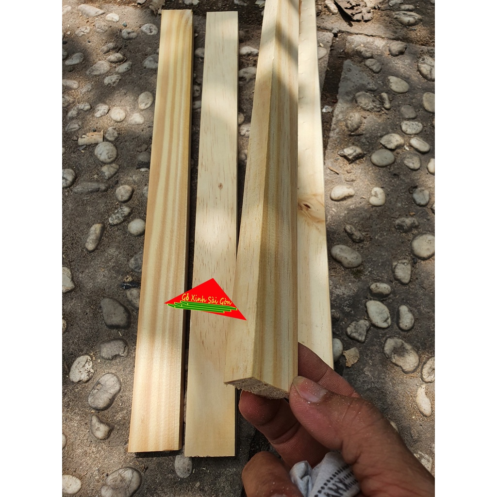 Thanh gỗ thông dài 40cm, rộng 3cm, dày 1.5cm bào láng đẹp 4 mặt dùng đóng thùng trang trí, làm nẹp,làm khung sườn