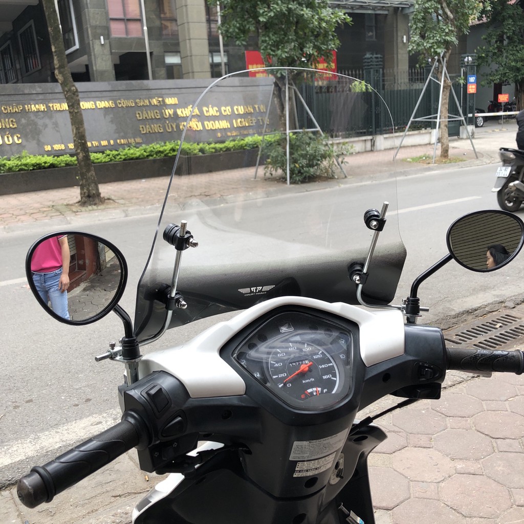 Kính chắn gió xe máy lắp cho nhiều loại xe
