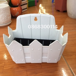 Chậu nhựa treo tường ( hình hàng rào)