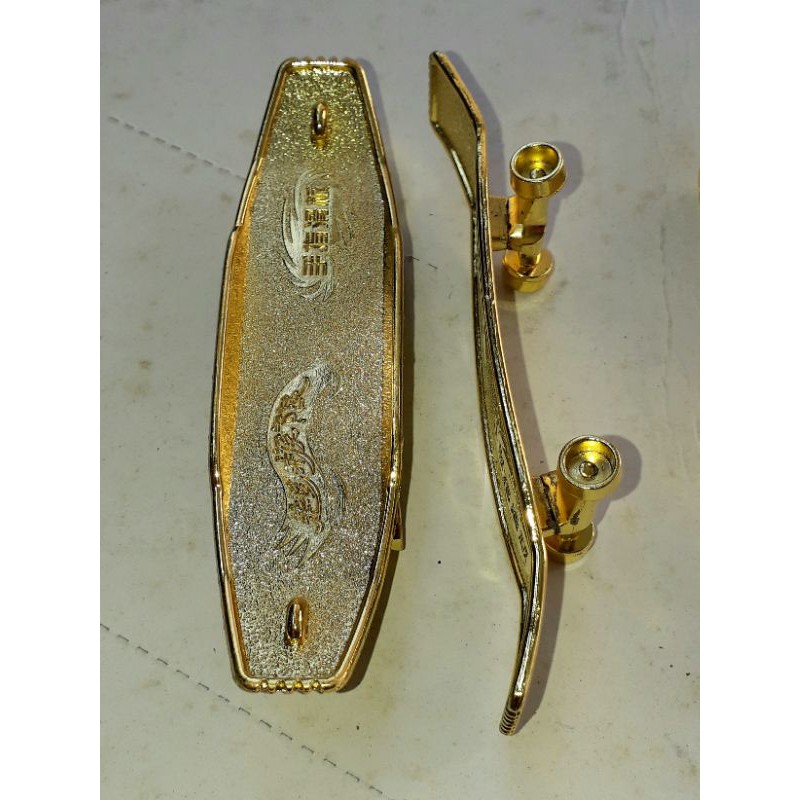 Một cái ván trượt mini mô hình bằng kim loại rất đẹp