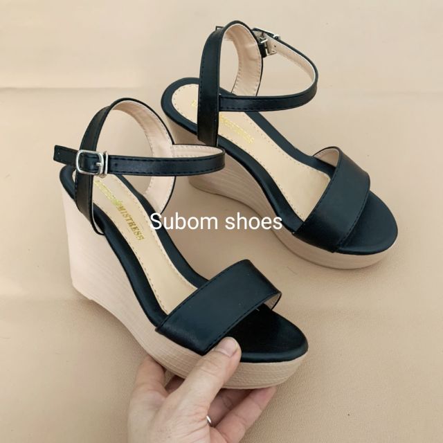 Sandal xuồng bản ngang