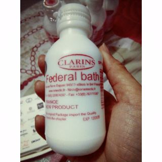 Sữa non kích trắng Clarins của pháp