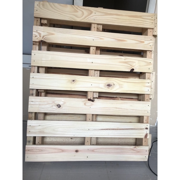 giường gỗ pallet