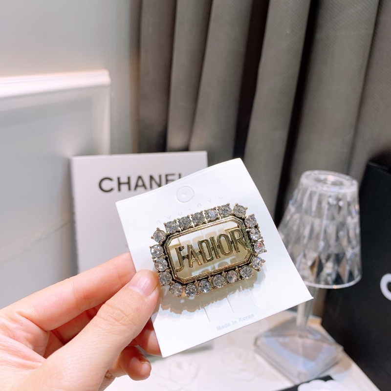 Cài áo cao cấp mẫu mới tháng 12
