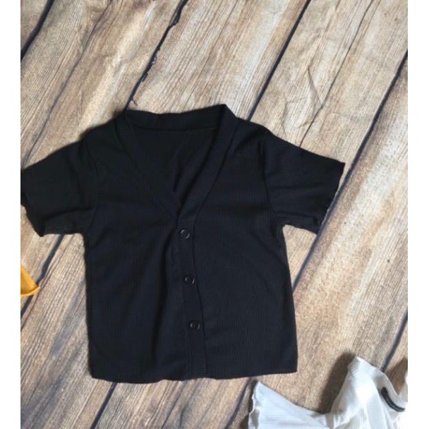 Áo Croptop Cổ Tim Thun Gân Ôm Body Phối Nút To Trắng Đen SHTACR04
