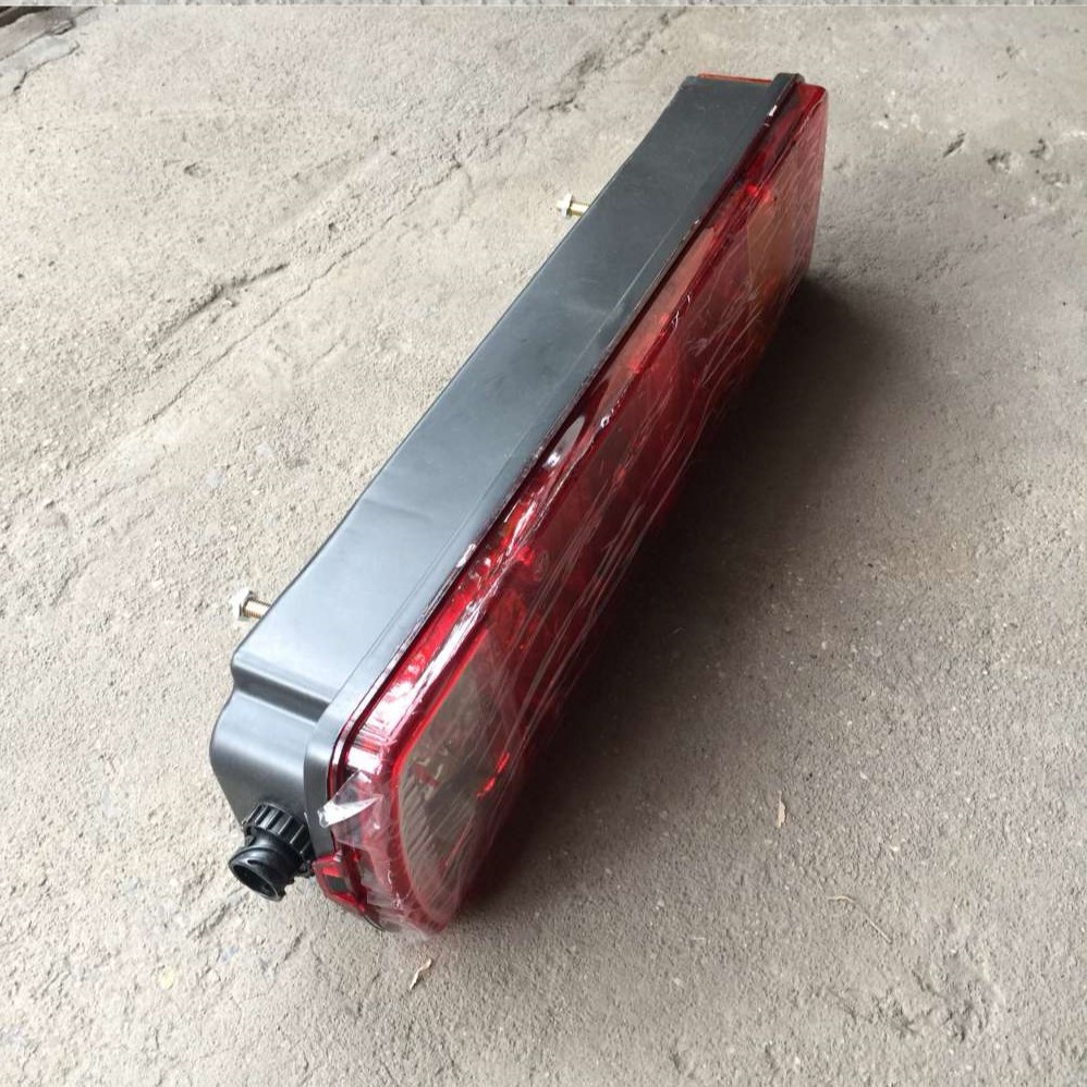 Đèn hậu HOWO, Shacman, loại đèn 6 ô, đèn bóng sợi đốt, mã đèn CM18-4003 24v. Trái phải khác nhau