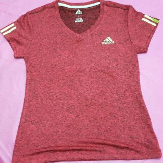 Áo thun nữ cổ tim