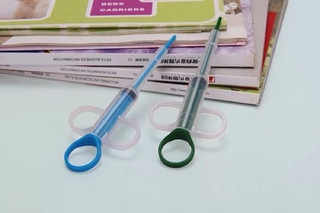 Dụng cụ đút thuốc cho cún mèo