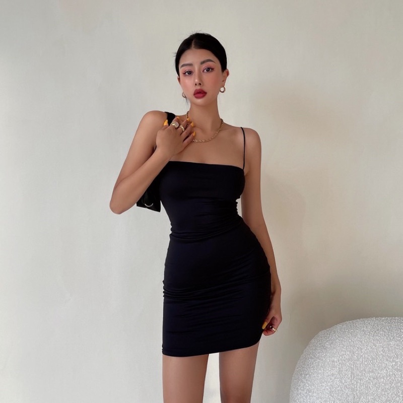 Đầm 2 dây sợi bún ôm body basic chất thun gân dày dặn co giãn tôn dáng.
