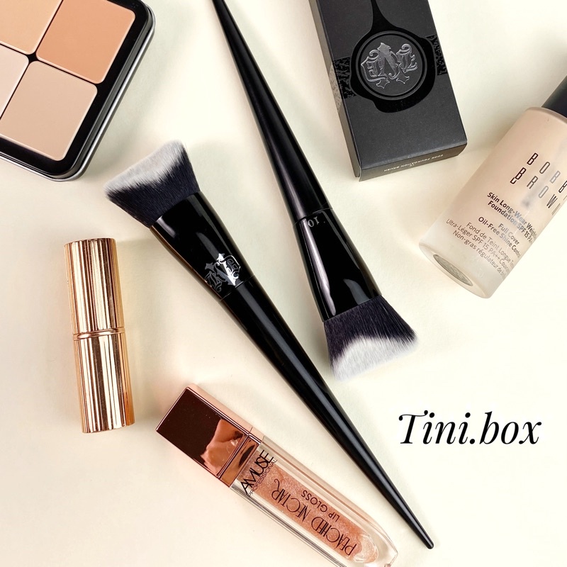 Cọ tán kem nền Kat Von D10 vát hai mặt